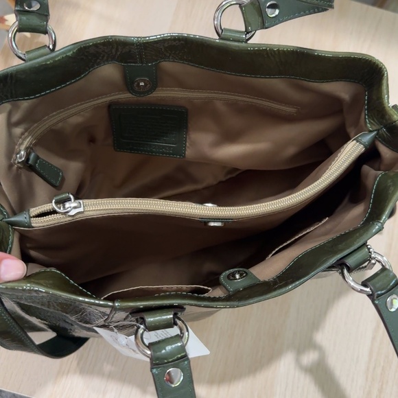 Coach Ashley Olive Green Patent Leather Carryall Shoulder Bag - NEW $398 - Picture 6 of 9